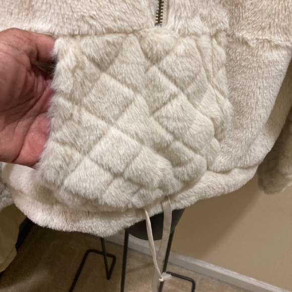 Almost Famous Quarter Zip Sherpa Pullover, Cream, Size M - Picture 7 of 10